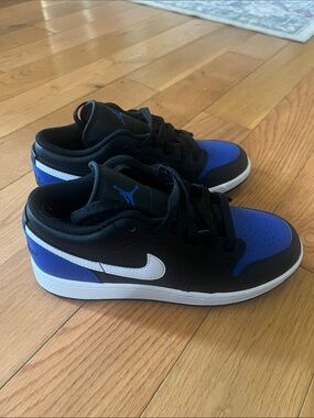 Jordan Low-Top Sneakers in Black, Blue and White